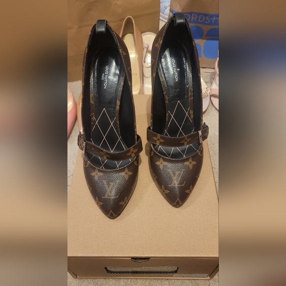 Louis Vuitton pumps - Picture 1 of 5